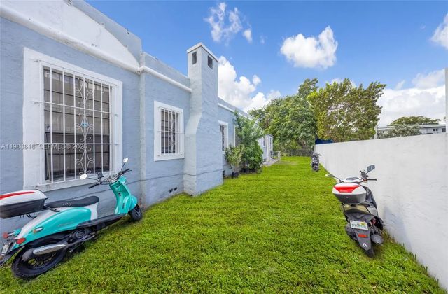 4 of 27 - 844 Nw 29th Street, Miami, FL