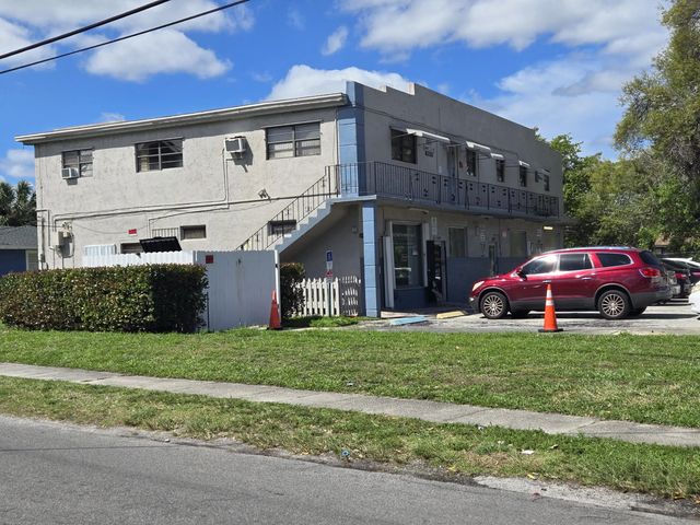 5 of 12 - 602 Nw 1st Street, Dania Beach, FL
