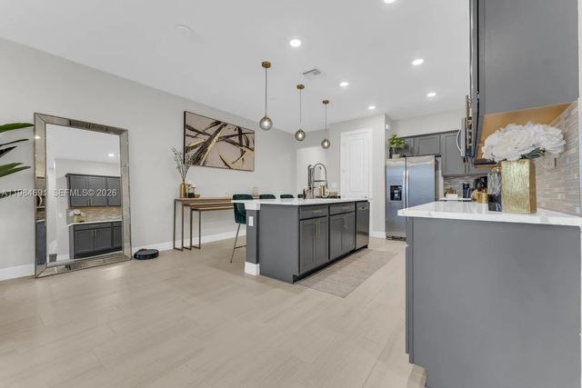 4 of 21 - 8351 Nw 7th Court, Plantation, FL