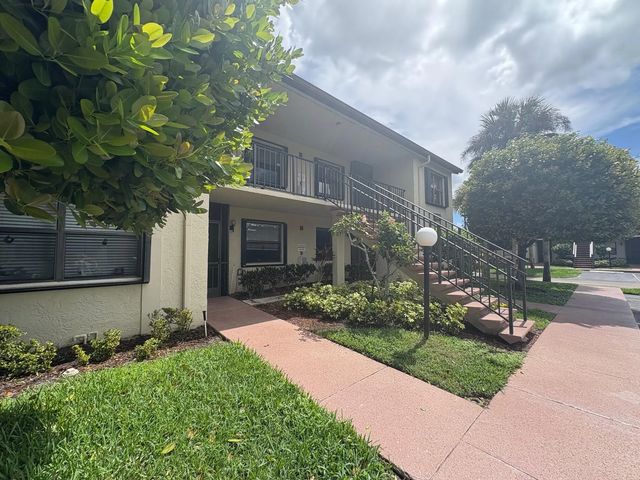 7831 Willow Spring Drive #526, Lake Worth