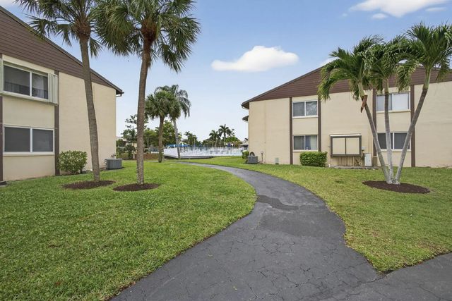 5 of 48 - 327 Pine Ridge Circle #a-1, Greenacres, FL