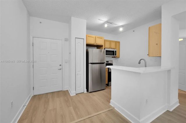 4 of 23 - 6001 Sw 70 Street #208, South Miami, FL