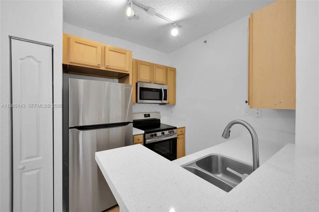 5 of 23 - 6001 Sw 70 Street #208, South Miami, FL