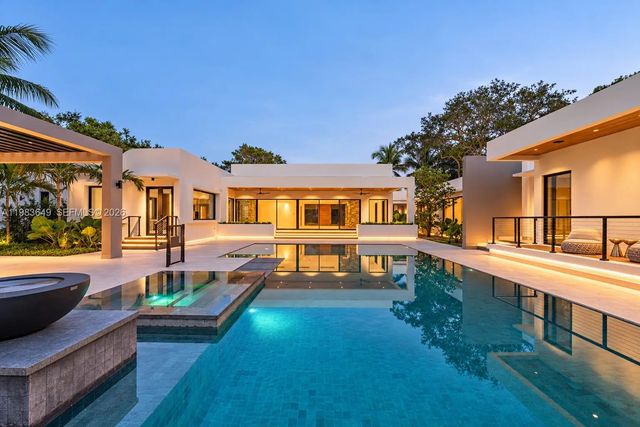 11720 Sw 77th Avenue, Pinecrest