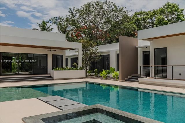 11720 Sw 77th Avenue, Pinecrest