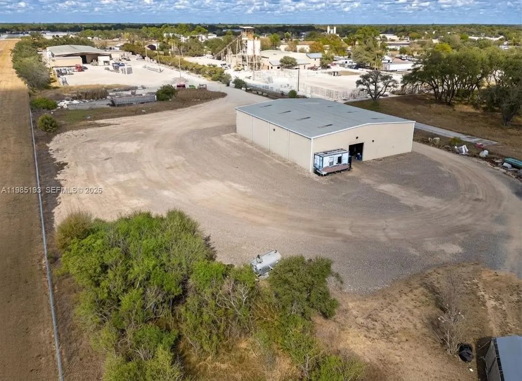 1525 Forestry Division Road, LaBelle