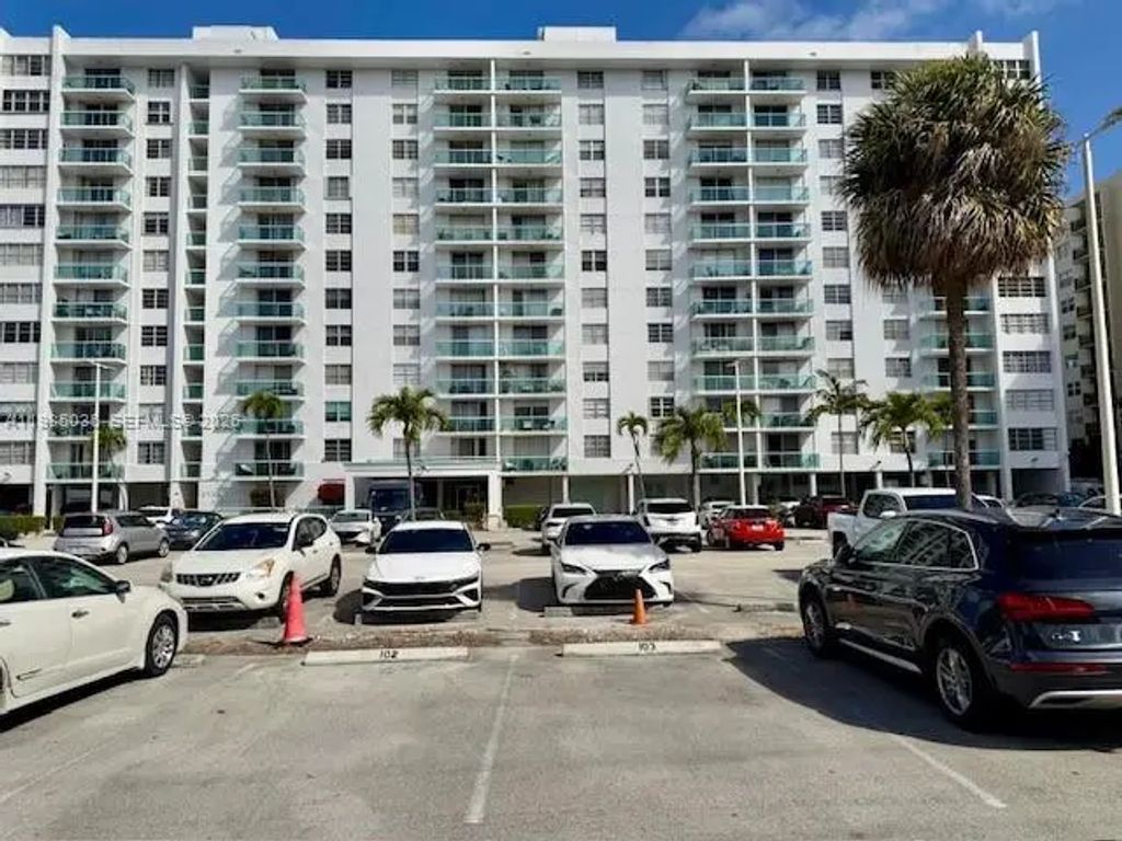 2841 Ne 163rd Street #306, North Miami Beach