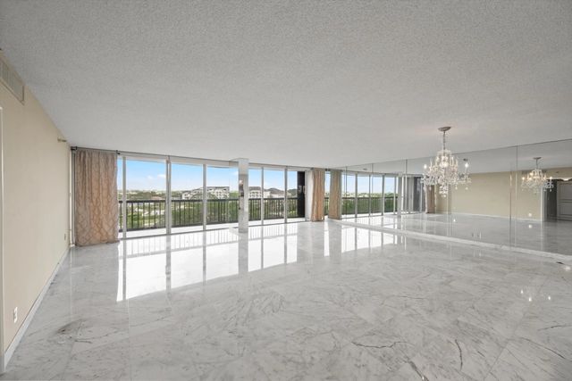 3 of 36 - 2480 Presidential Way #704, West Palm Beach, FL