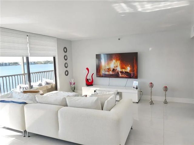 2 of 21 - 105 Lake Emerald Drive #502, Oakland Park, FL