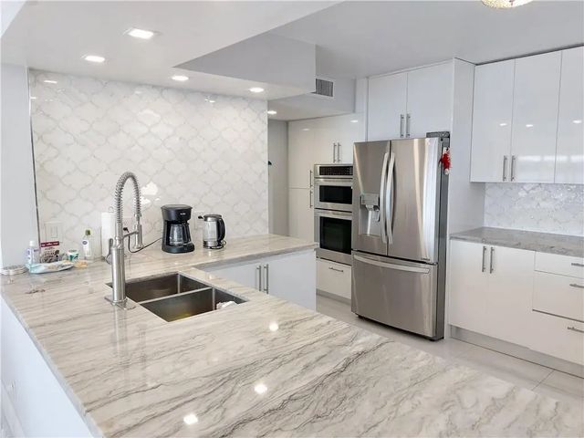 4 of 21 - 105 Lake Emerald Drive #502, Oakland Park, FL