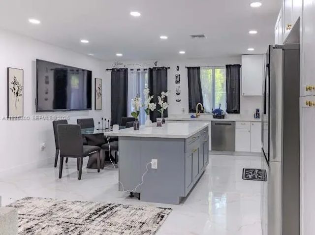 2 of 24 - 666 Ne 164th Terrace, Miami, FL