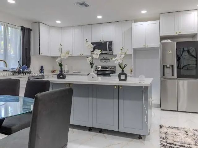 3 of 24 - 666 Ne 164th Terrace, Miami, FL