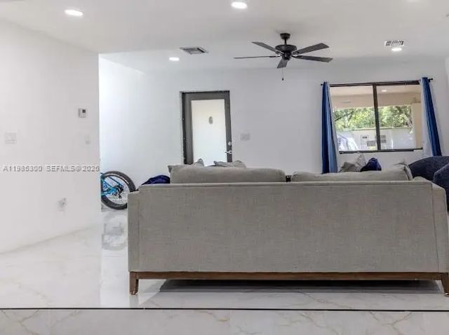 4 of 24 - 666 Ne 164th Terrace, Miami, FL