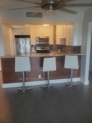 Photo of Listing #B26003929