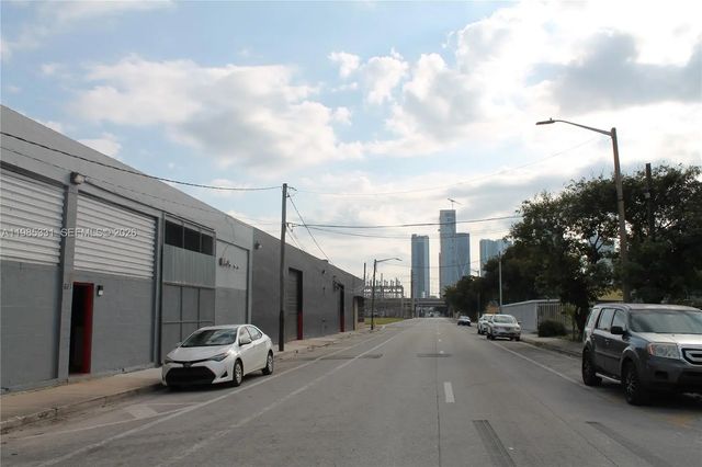 3 of 17 - 611 Nw 11th Street, Miami, FL
