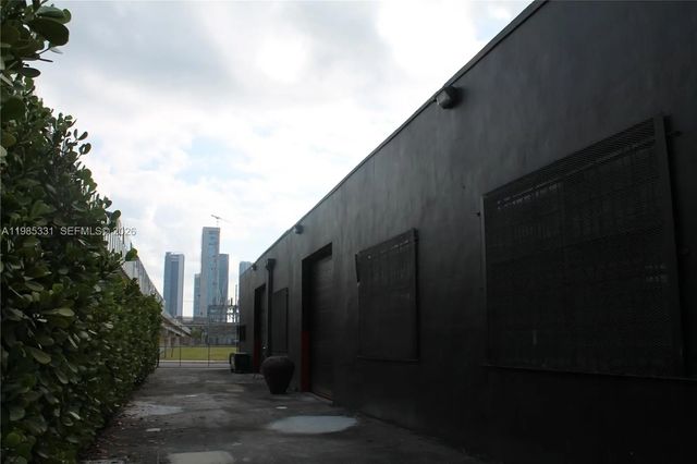 4 of 17 - 611 Nw 11th Street, Miami, FL