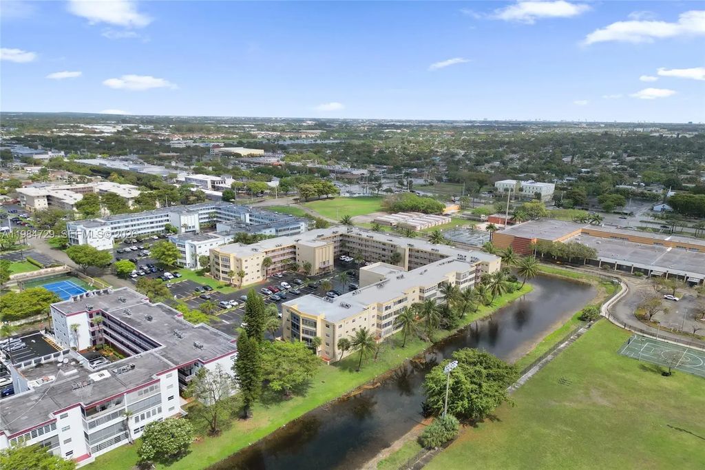 3940 Nw 42nd Avenue #320, Lauderdale Lakes
