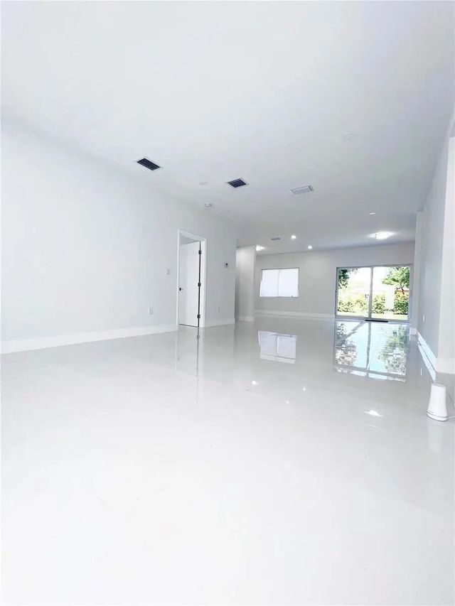 4 of 59 - 730 Alabama Avenue, Fort Lauderdale, FL