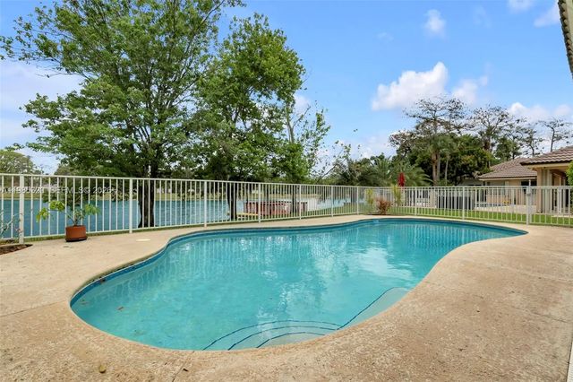 3 of 45 - 4927 Nw 67th Avenue, Lauderhill, FL
