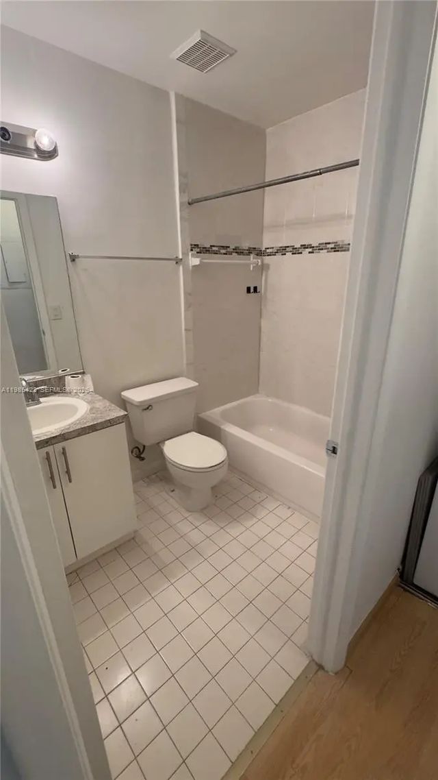 5 of 11 - 10480 Nw 8th Street #201, Pembroke Pines, FL