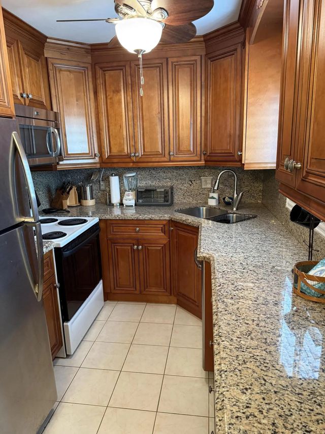 3 of 29 - 3160 Lake Osborne Drive #112, Lake Worth Beach, FL