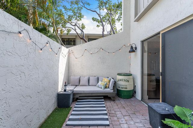 5 of 30 - 563 Ne 7th Avenue #1b, Fort Lauderdale, FL