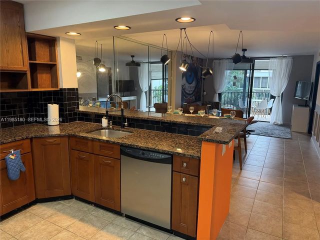4 of 54 - 896 N Federal Highway #326, Lantana, FL