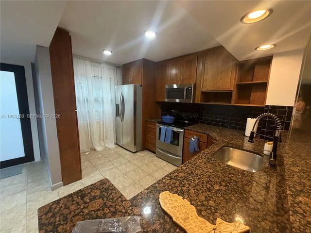 5 of 54 - 896 N Federal Highway #326, Lantana, FL