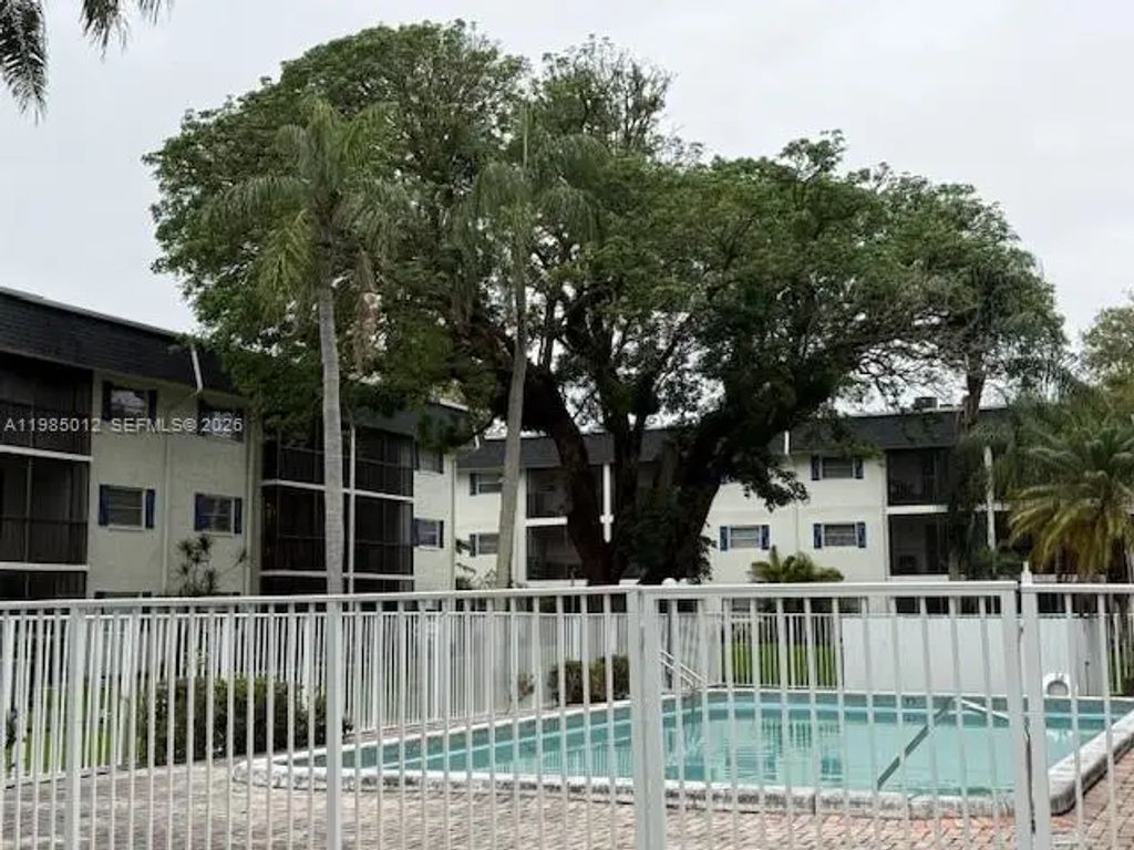 5100 Sw 64th Avenue #202, Davie