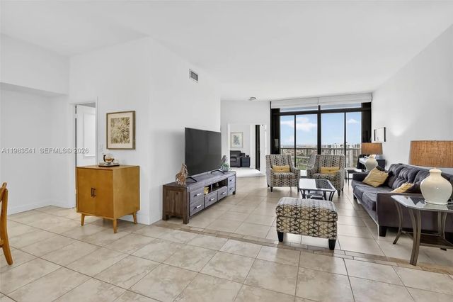 20281 E Country Club Drive #ts 5, Aventura
