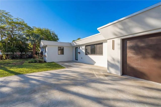 4 of 37 - 10910 Ne 9th Court, Biscayne Park, FL