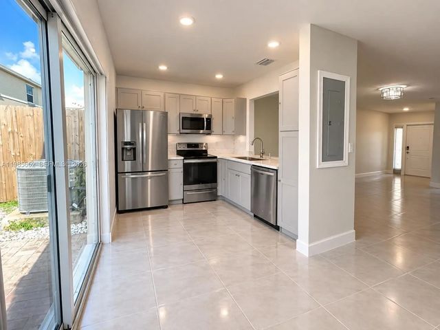 2 of 29 - 495 Ne 5th Lane, Florida City, FL
