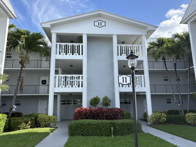 11 Colonial Club Drive #105, Boynton Beach