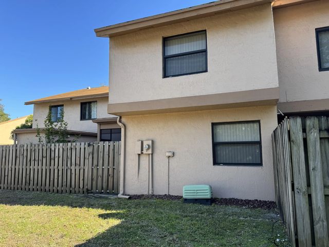 2 of 35 - 31 Chestnut Circle, Cooper City, FL