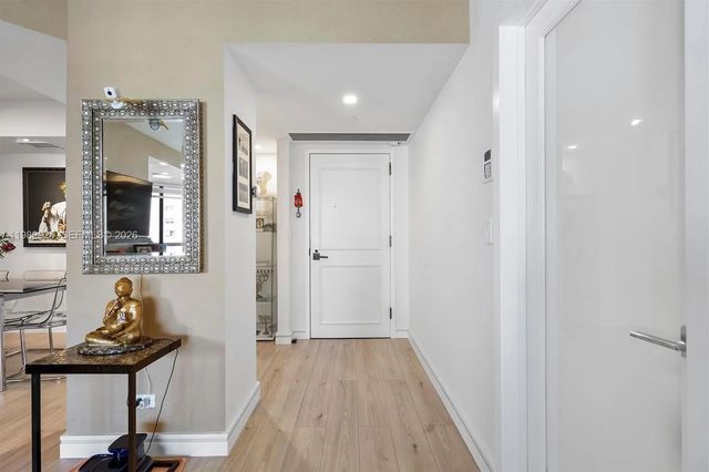 4 of 36 - 20191 E Country Club Drive #1903, Aventura, FL