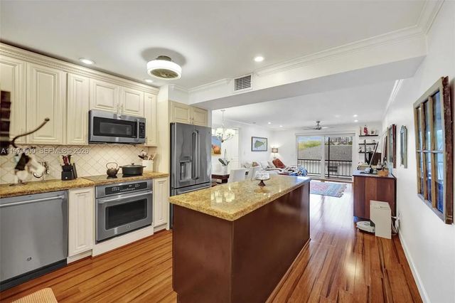 2 of 32 - 1212 Se 2nd Court #301, Fort Lauderdale, FL
