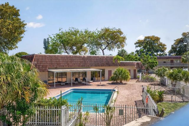 3777 Nw 78th Avenue #8f, Davie