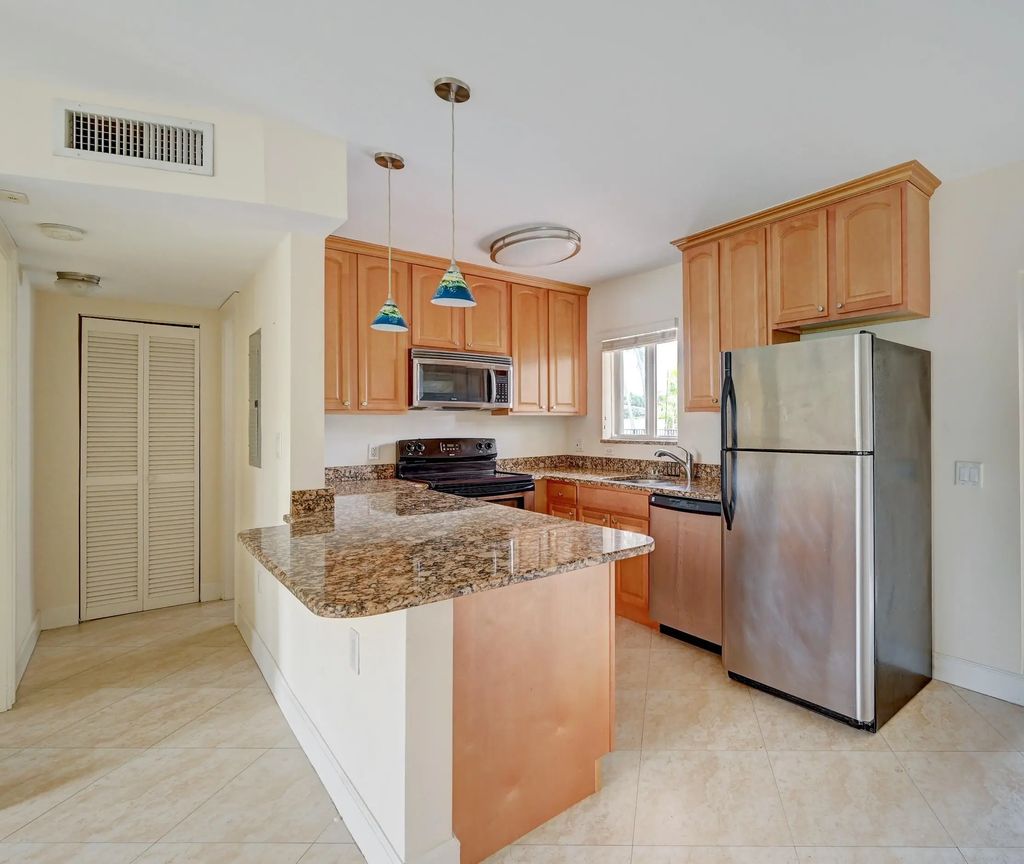 410 Sw 15th Street #204, Pompano Beach