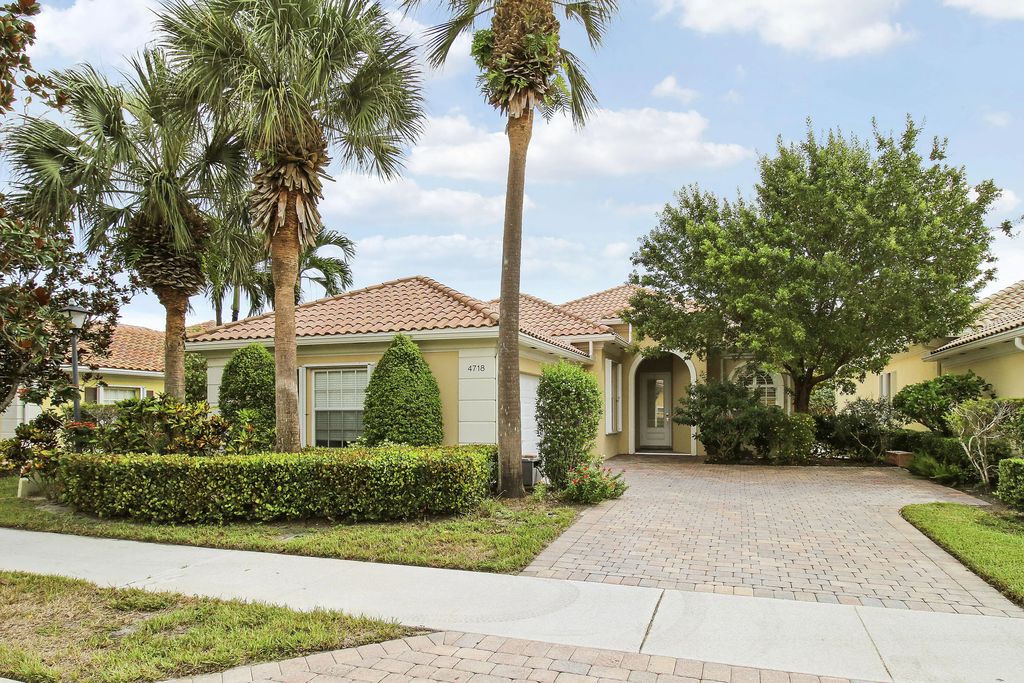 4718 Dovehill Drive, Palm Beach Gardens