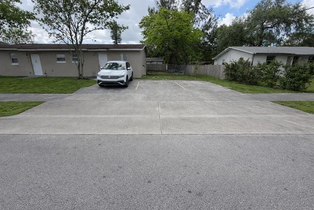 5 of 28 - 1275 Nw 27th Avenue #1-2, Fort Lauderdale, FL