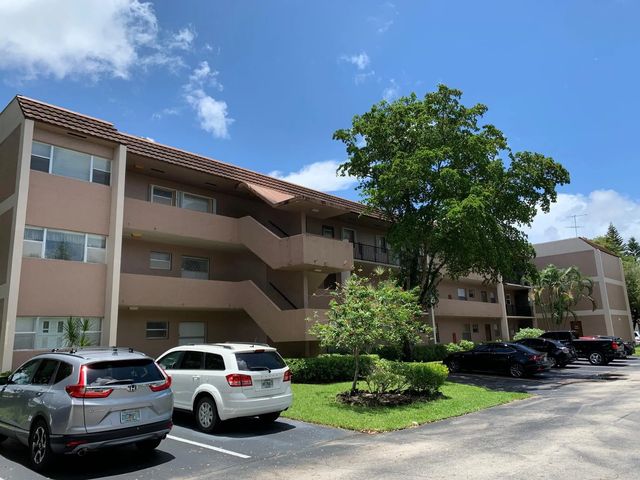 8350 Sands Point Boulevard #e202, Tamarac