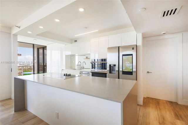 3 of 30 - 3640 Yacht Club Drive #1701, Aventura, FL