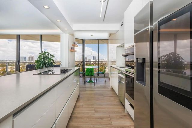 5 of 30 - 3640 Yacht Club Drive #1701, Aventura, FL
