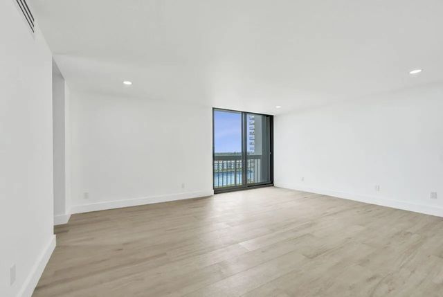 5 of 63 - 108 Lakeshore Drive #1041, North Palm Beach, FL