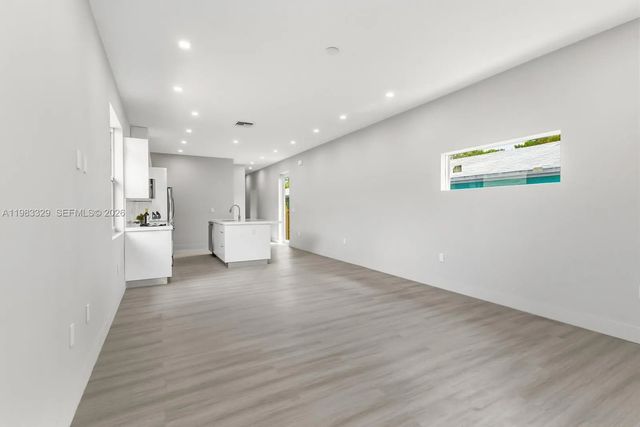 4 of 28 - 1028 Nw 8th Avenue, Fort Lauderdale, FL
