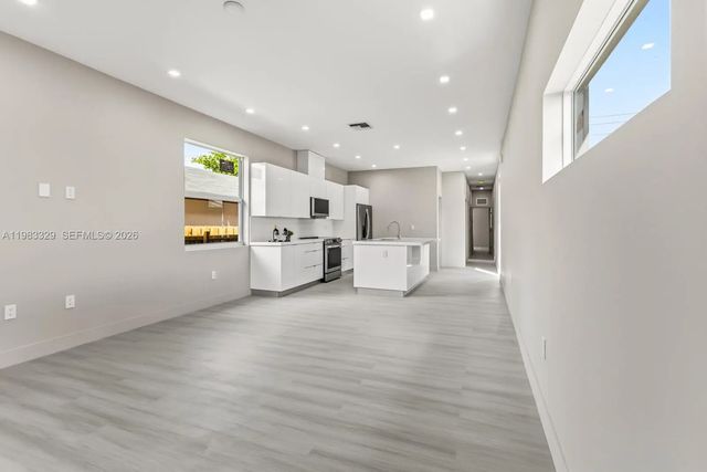 5 of 28 - 1028 Nw 8th Avenue, Fort Lauderdale, FL