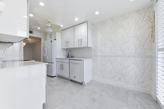 5 of 25 - 2778 S Ocean Boulevard #206s, Palm Beach, FL