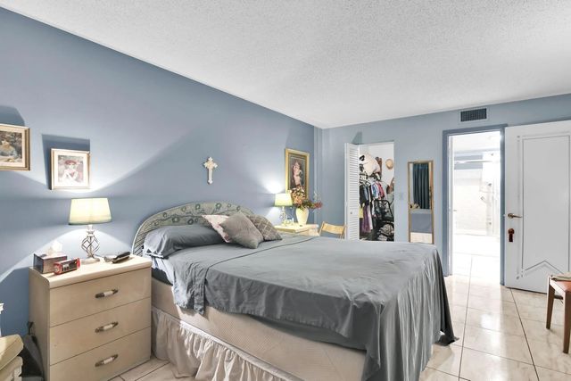 711 Lori Drive #204, Palm Springs