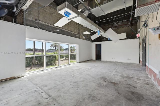 5 of 19 - 2950 N 28th Terrace, Hollywood, FL