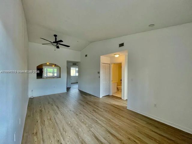 5 of 19 - 975 Ne 33rd Terrace #203, Homestead, FL